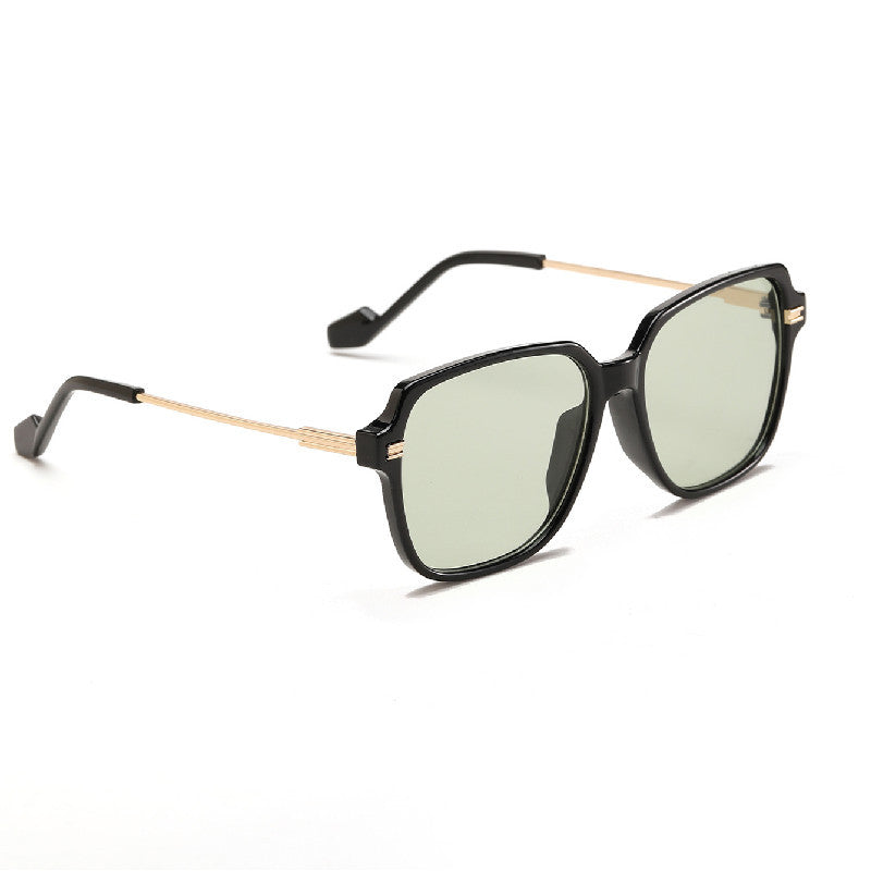 Women’s trendy fashionable sunglasses with elegant metal detail Bowlift