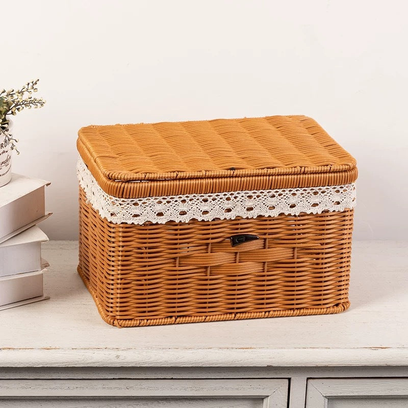 Women's braided basket with lid and lace top Bowlift
