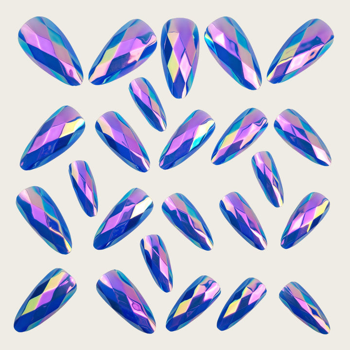 Artificial nails with faceted crystal design Bowlift