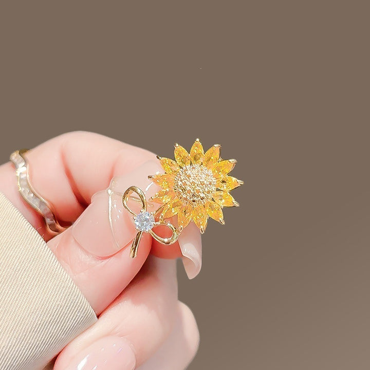 Flower brooch Bowlift
