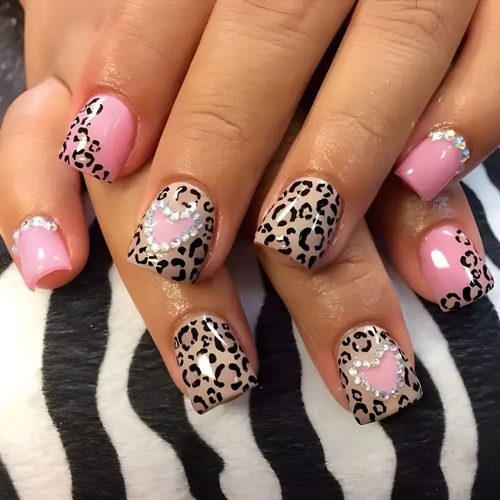Elegant Artificial Nail Tips with Gold Accents Bowlift