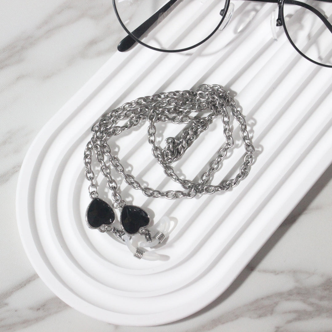 Fashionable glasses holder chain with heart pendants Bowlift