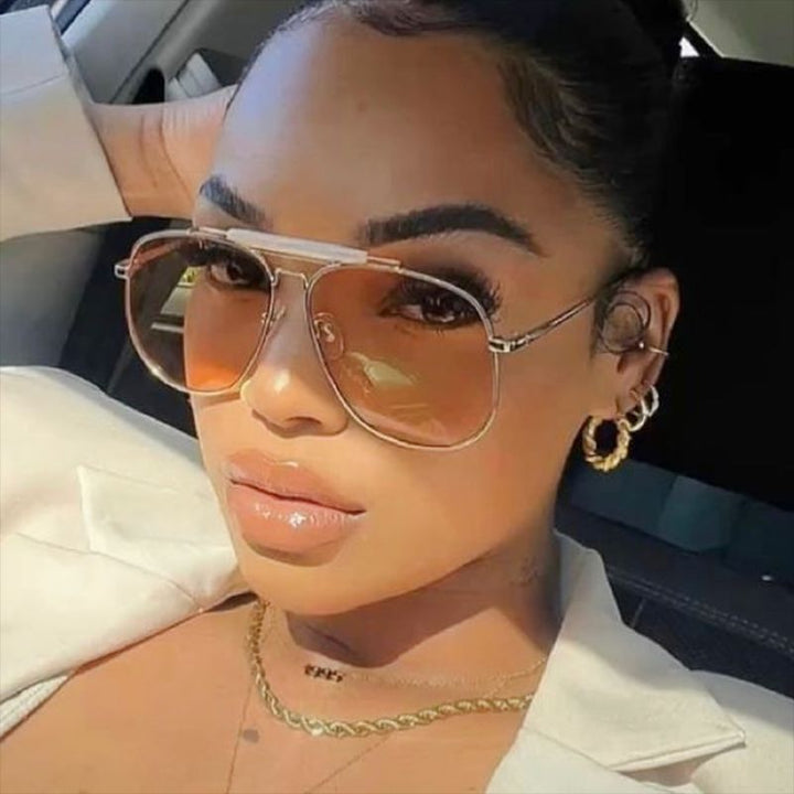 Ladies Pilot Sunglasses with Gold Frame Bowlift