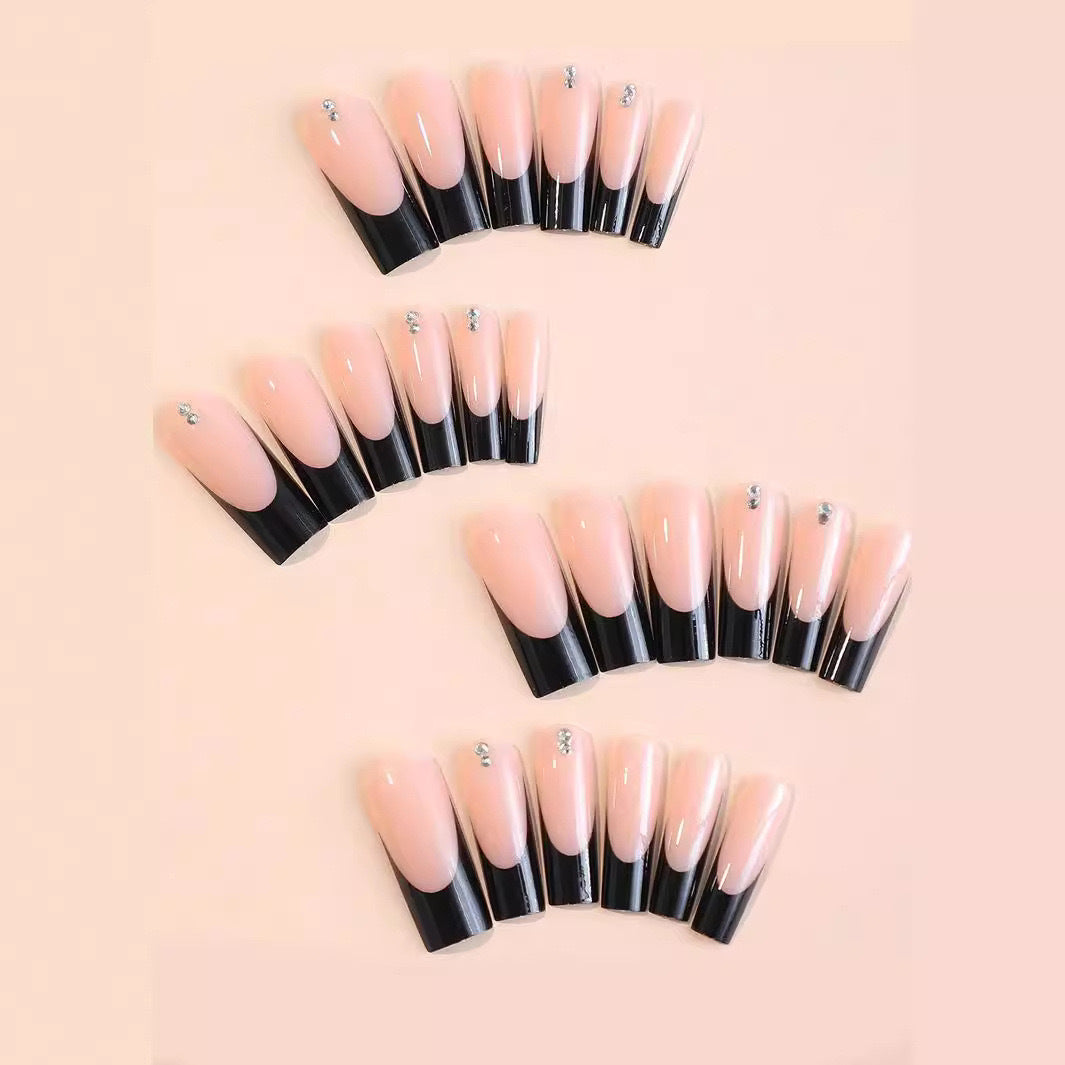 Artificial nails with glitter and elegant accents Bowlift