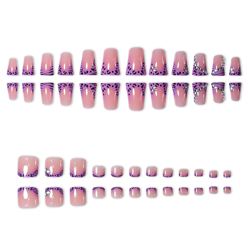 Glamorous Press-On Nail Set with Decorative Accents Bowlift