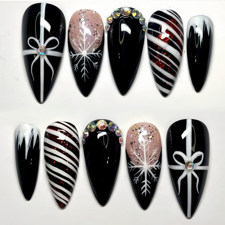 Artificial nails with festive Christmas designs Bowlift