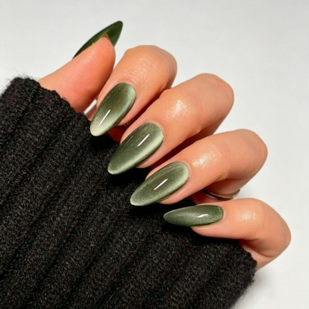 High-quality artificial nails with elegant gradient color Bowlift