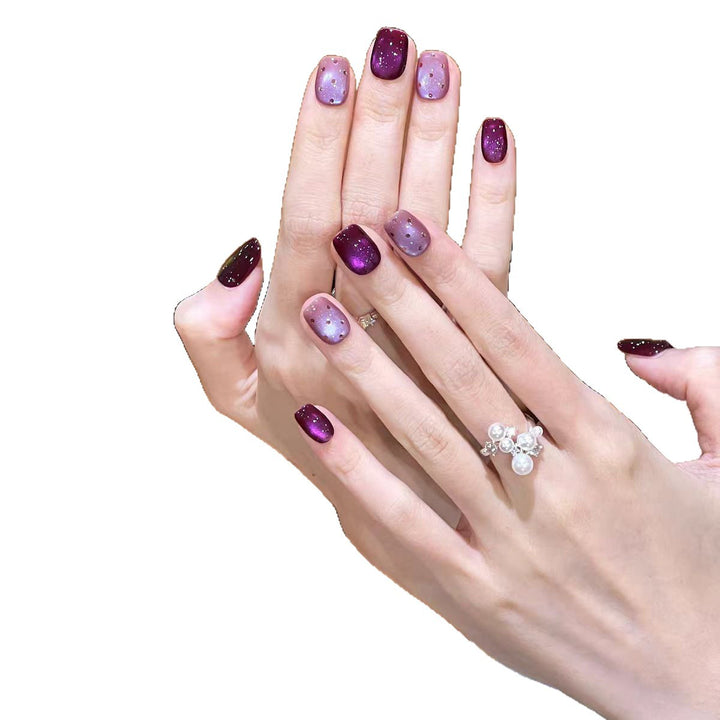 Artificial nails with ombre effect and glitter Bowlift