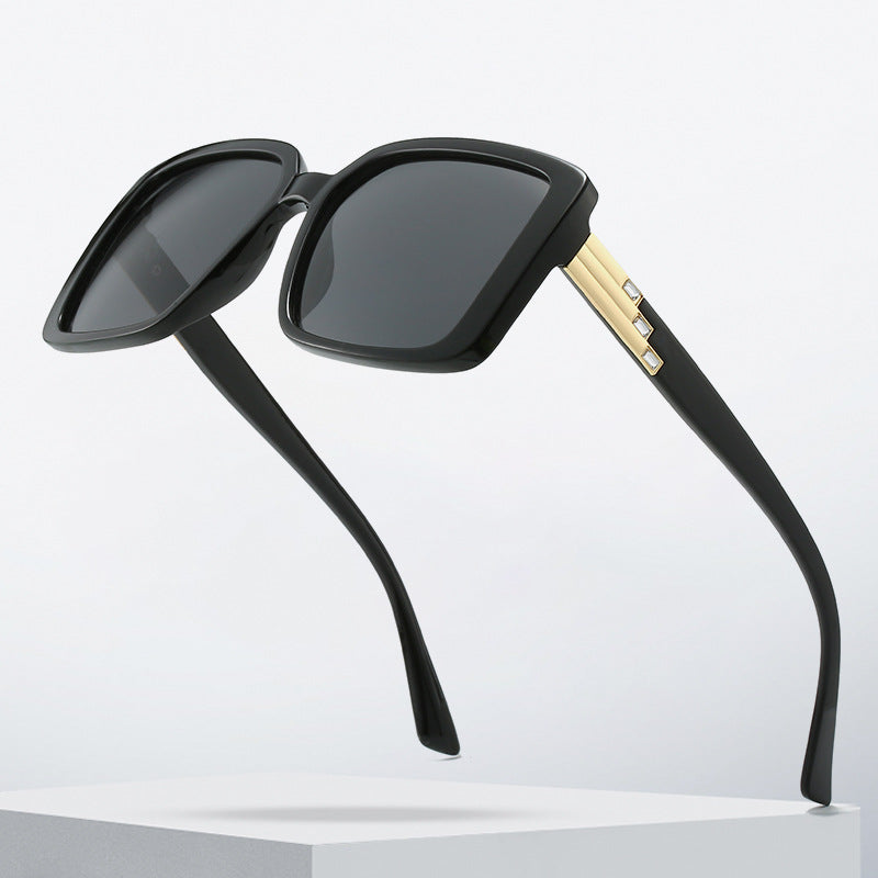 Women's fashionable square sunglasses with trendy details Bowlift