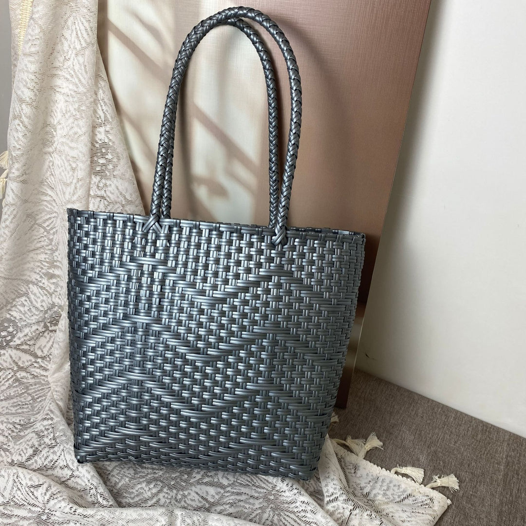 Hand-knotted tote bag with modern wave pattern Bowlift