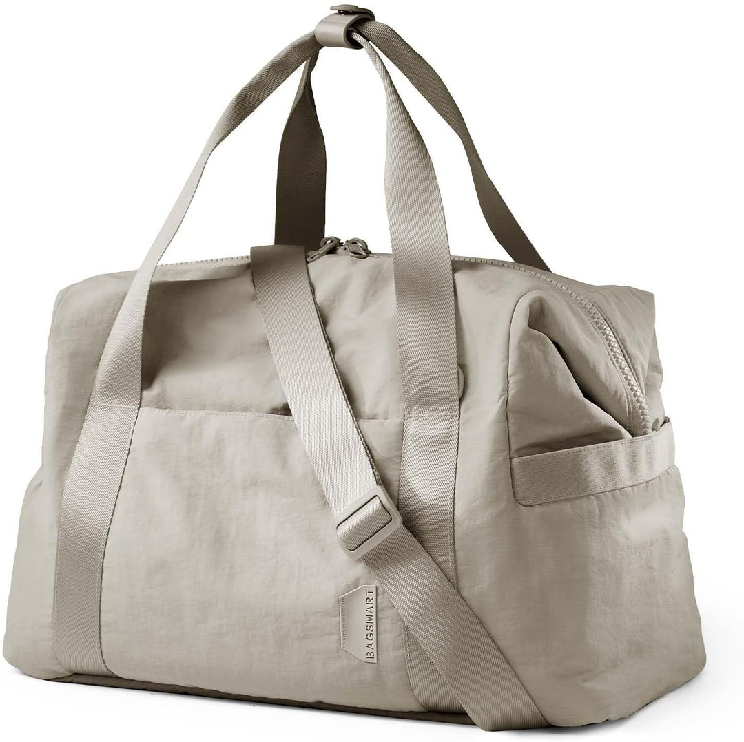 Sporty and Functional Travel Bag Bowlift