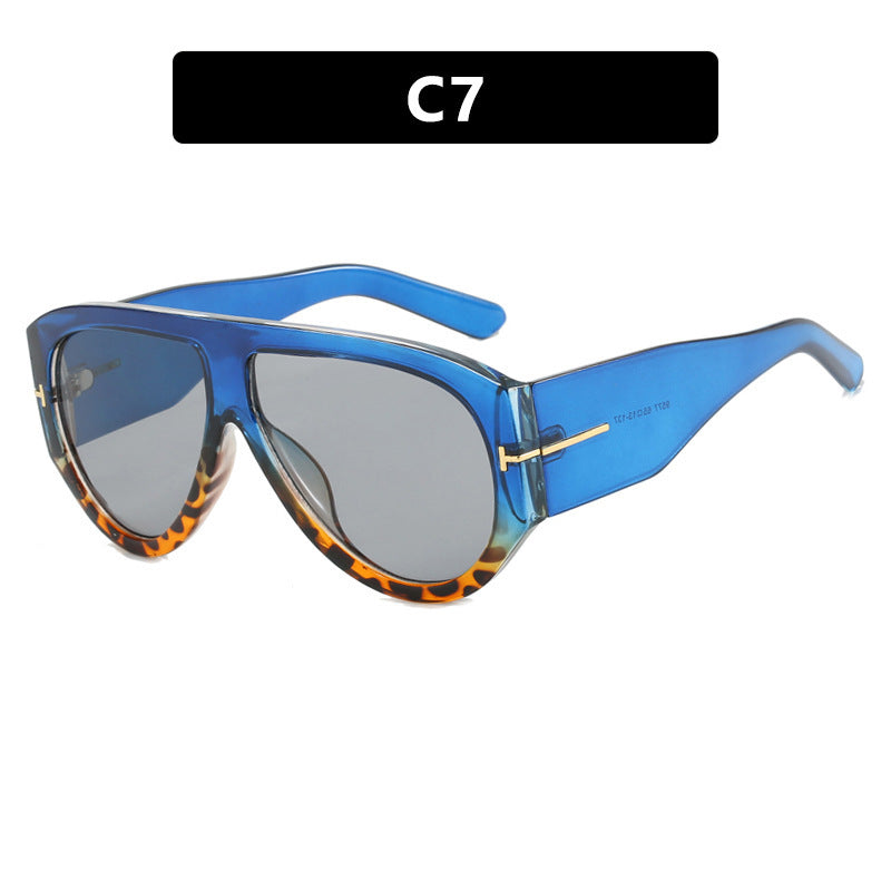 Women Designer Sunglasses in Elegant Retro Design with Wide Frame Bowlift