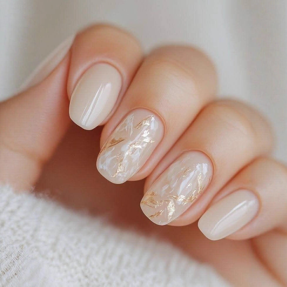 Elegant Artificial Nails with French Manicure and Glitter Effects Bowlift