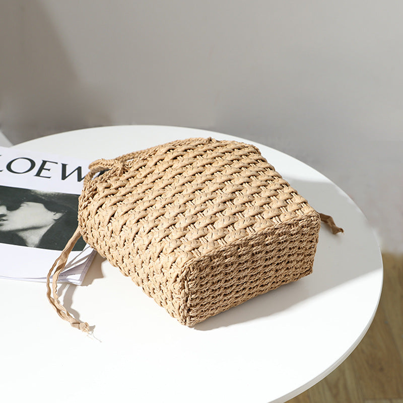 Handmade straw bag with adjustable inner lining Bowlift