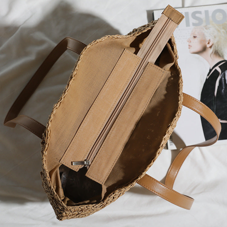 Handmade Round Bag Made of Natural Bast Bowlift