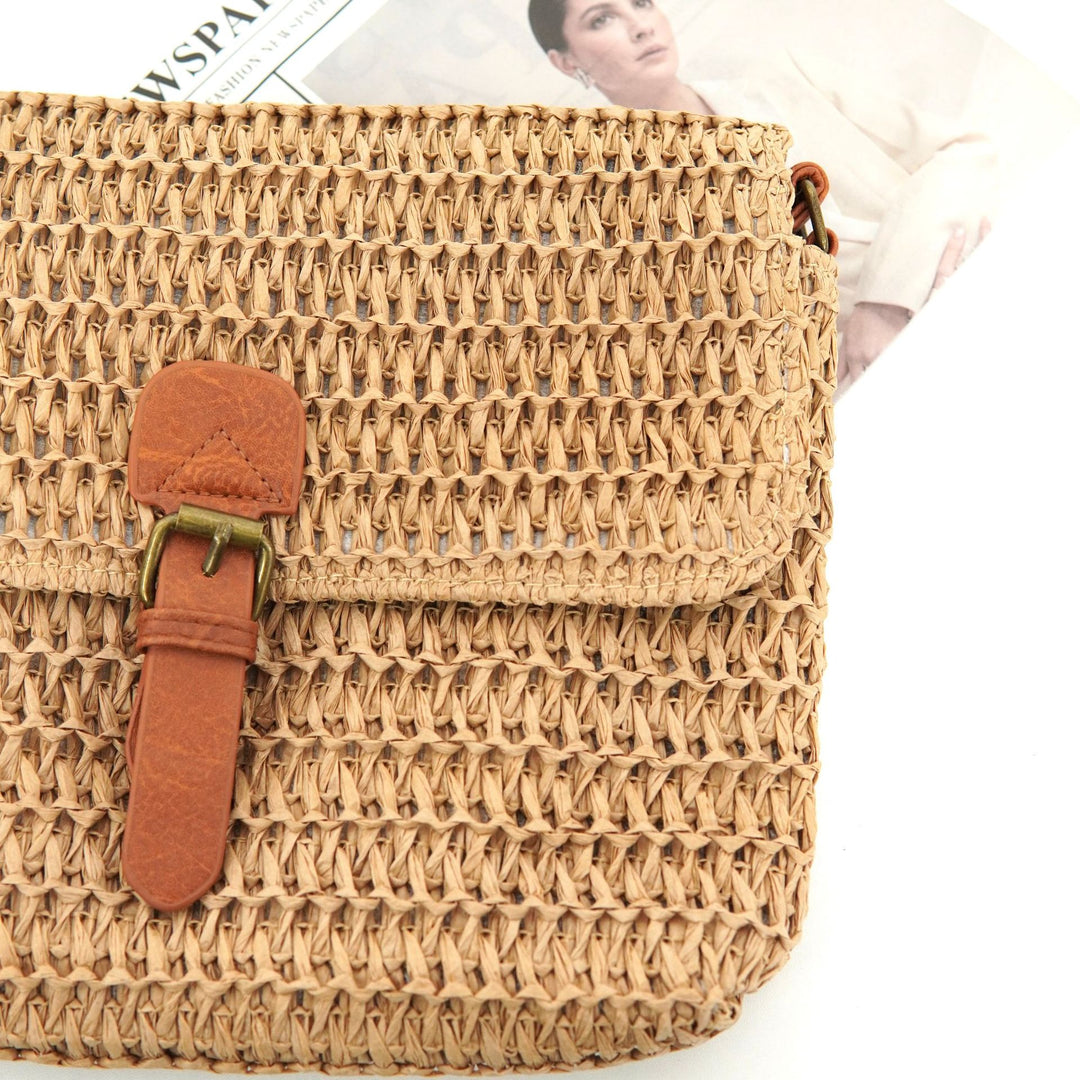 Shoulder bag made of sophisticated natural material with practical closure Bowlift