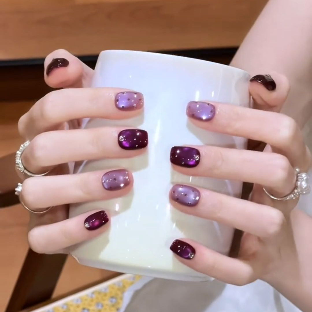 Artificial Nail Set with Modern Gradient and Glitter Effects Bowlift