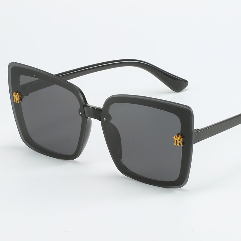 Ladies stylish square sunglasses with elegant details Bowlift