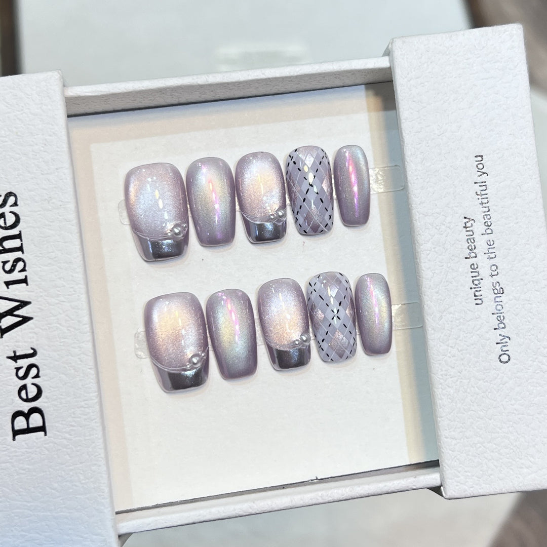 Elegant Press-On Nail Art Set with Iridescent Finish Bowlift