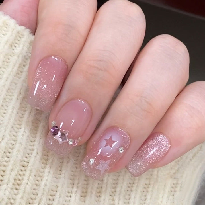 Glamorous designer nails Bowlift