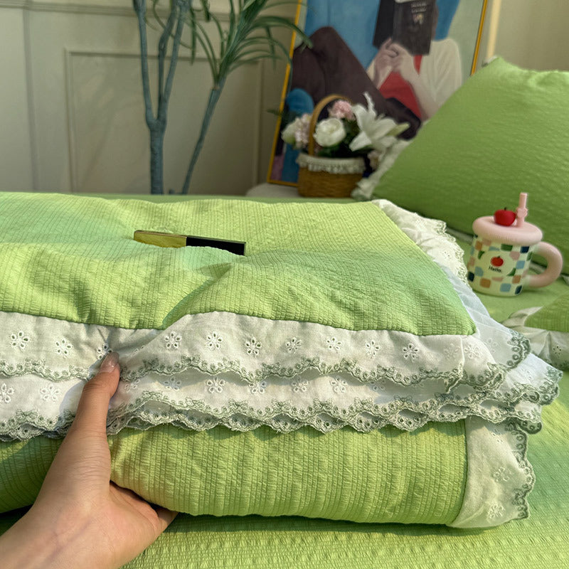 Women's bedspread with elegant lace embellishments and fine cotton surface Bowlift