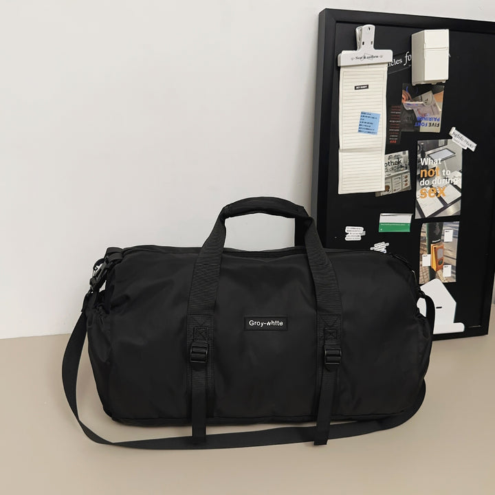 Sporty travel bag with adjustable shoulder strap and sturdy carrying handle Bowlift