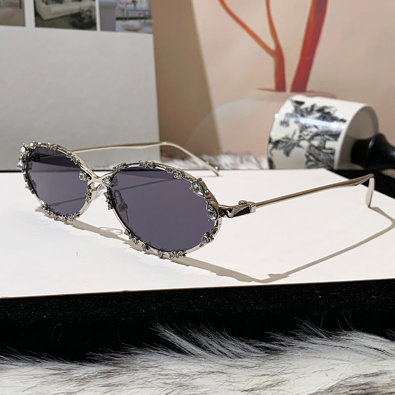 Women's extravagant oversized sunglasses with futuristic design Bowlift