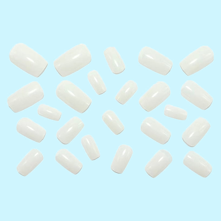 High-Quality Artificial Nails in Elegant French Style Bowlift