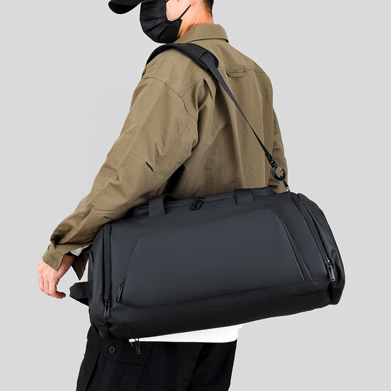 Practical sports and travel bag with organized storage space Bowlift