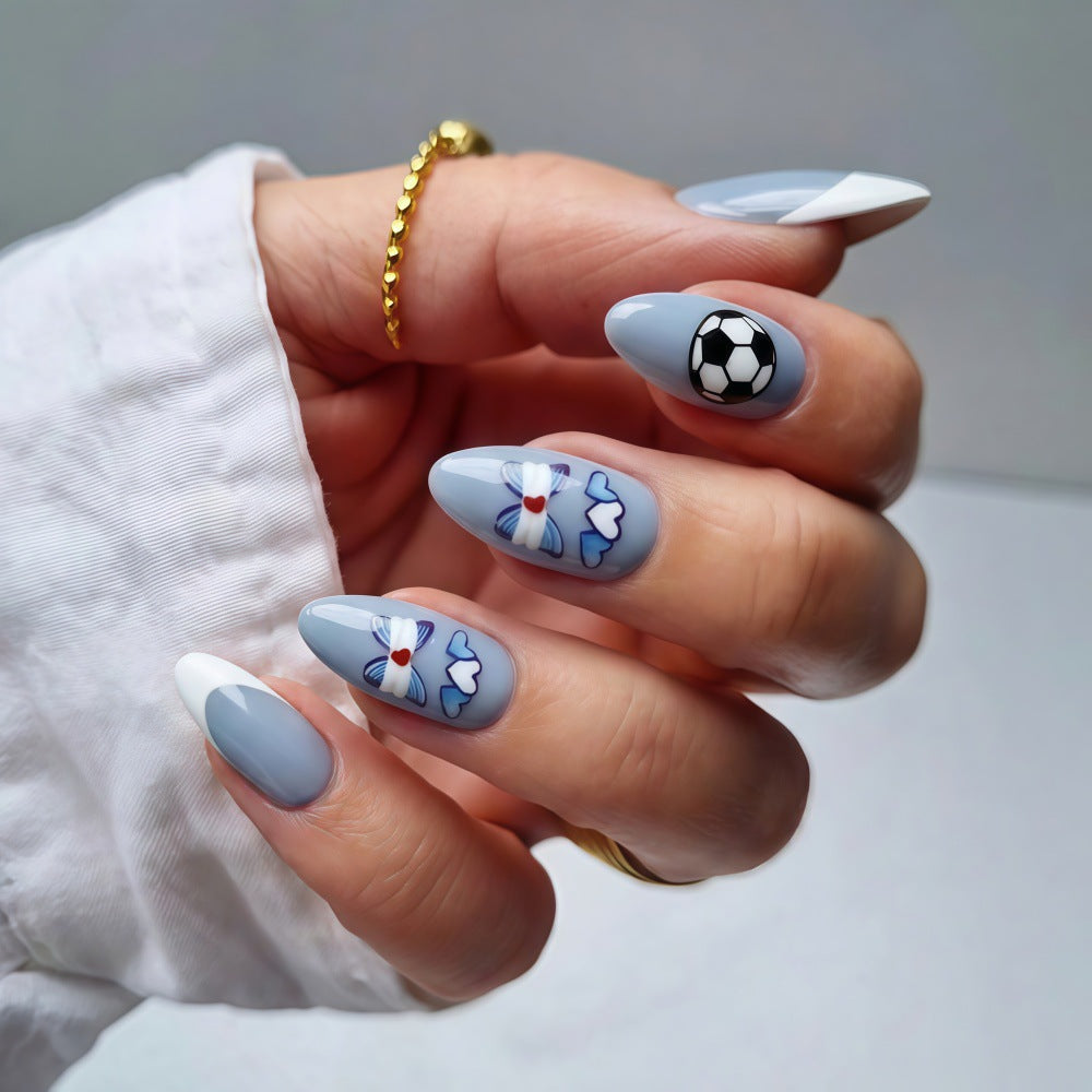 Sporty artificial nails with soccer motif Bowlift