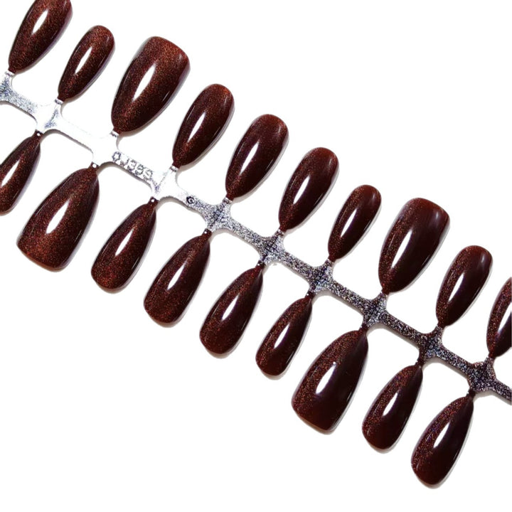 Artificial nails with shimmering shine Bowlift