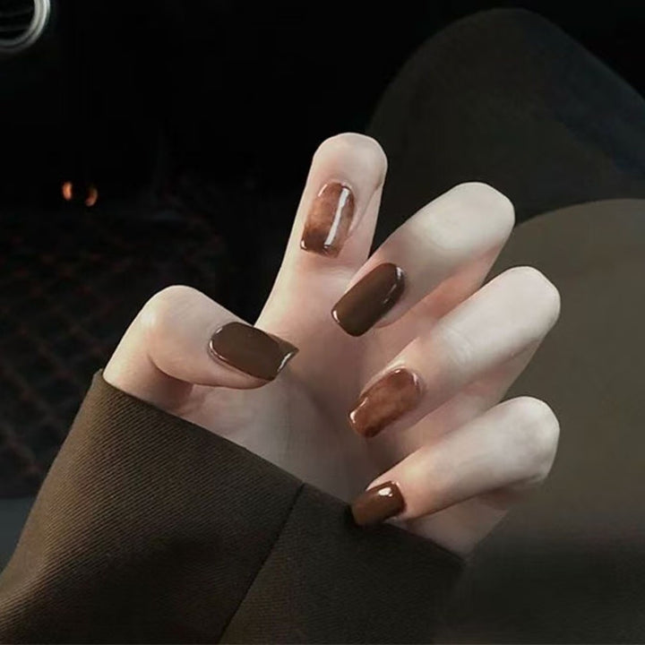 High-gloss artificial nails with rose effect Bowlift