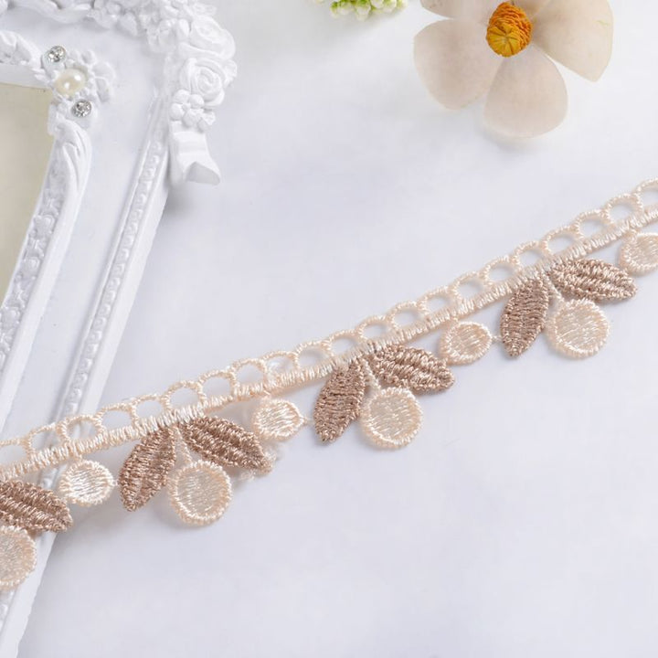 More elegant lace ribbon Bowlift
