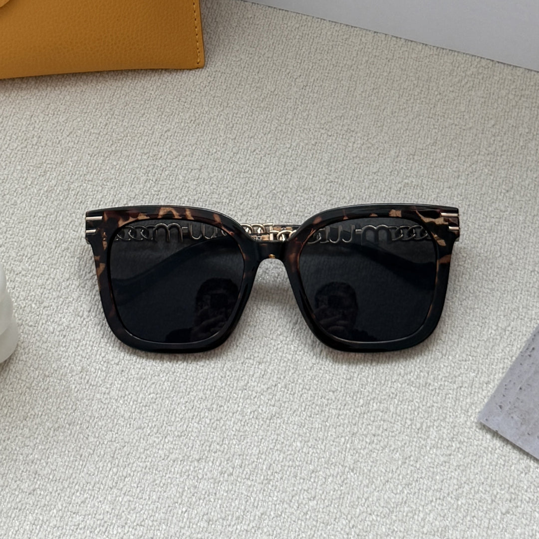 Oversized Retro Frame Sunglasses Bowlift