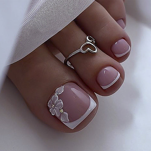 Artful toenail design with delicate flowers and glitter embellishment Bowlift