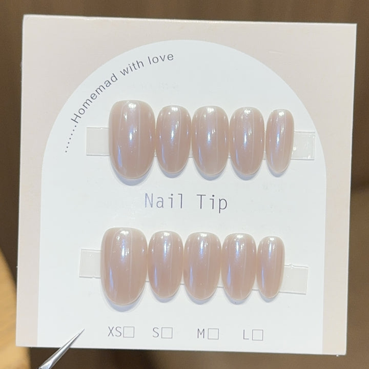 Artificial nails in a timeless elegant design Bowlift