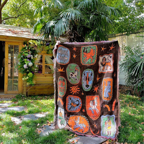 Decorative Cat-Themed Woven Throw Blanket