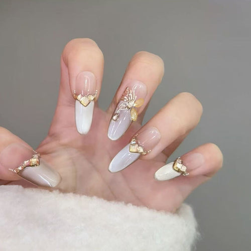 Glamorous art nails with elegant golden details Bowlift
