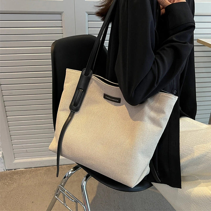 Minimalist Everyday Tote Bowlift