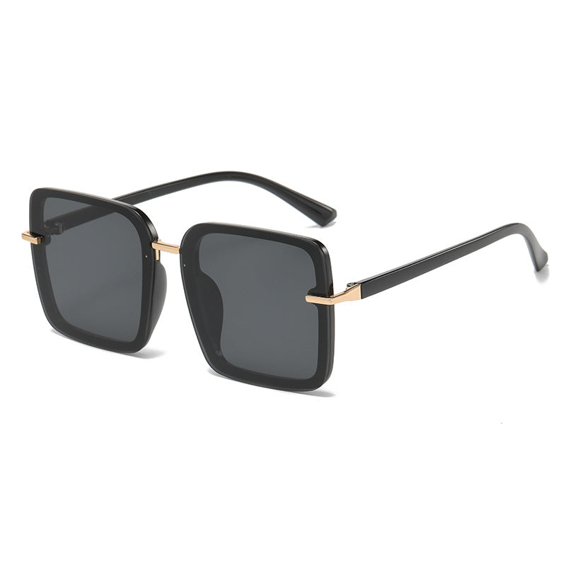 Women's trendy sunglasses in modern square design Bowlift