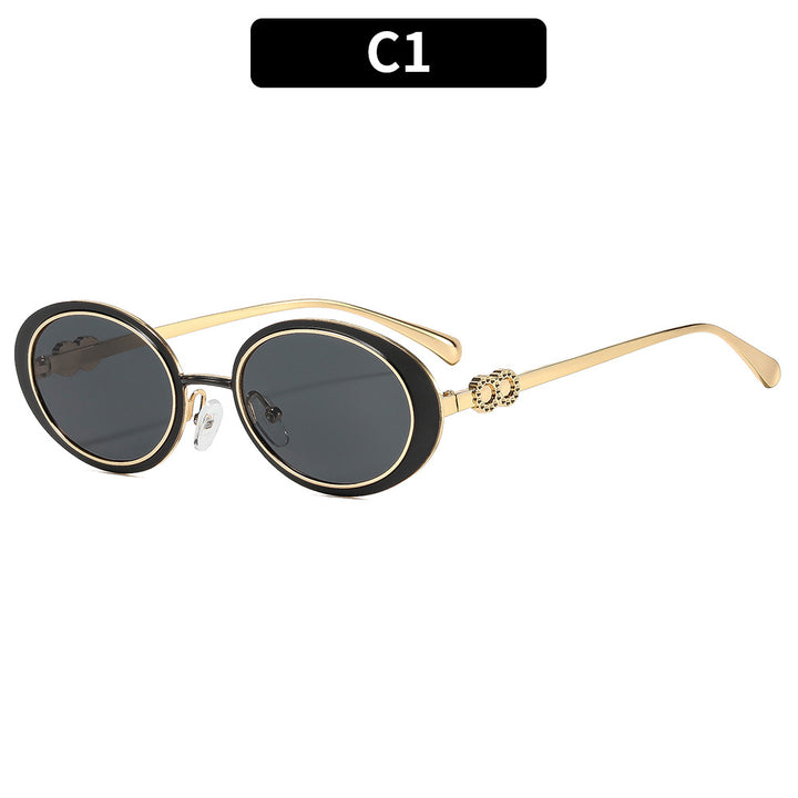 Elegant Retro-Inspired Sunglasses