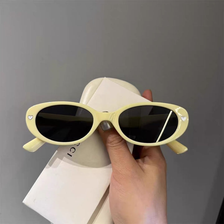 Fashionable Cat-Eye Sunglasses with Hearts Bowlift