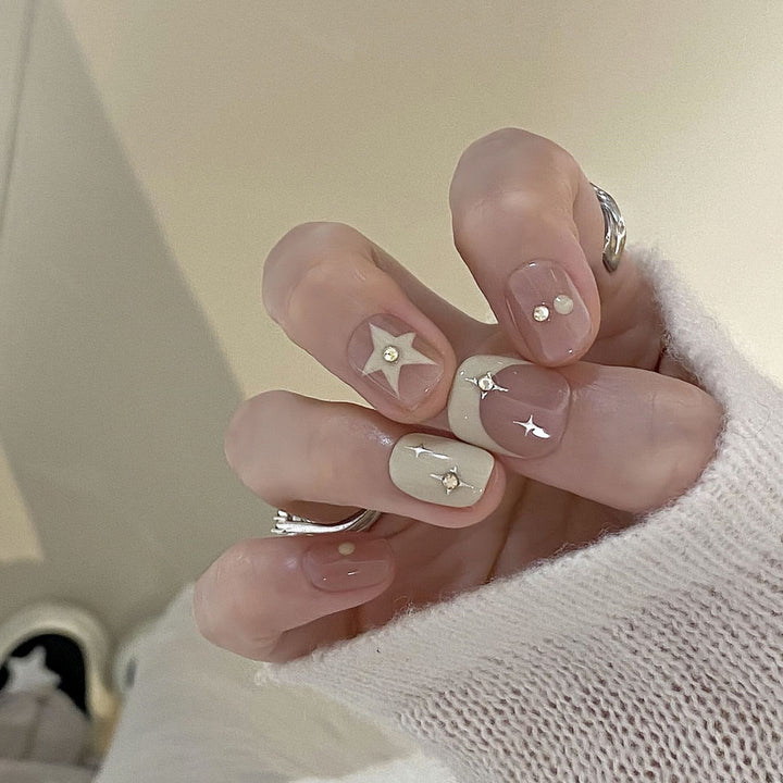 Artificial nails with elegant glitter accents Bowlift