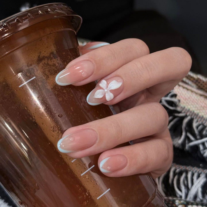 Artificial nails with elegant floral accents Bowlift