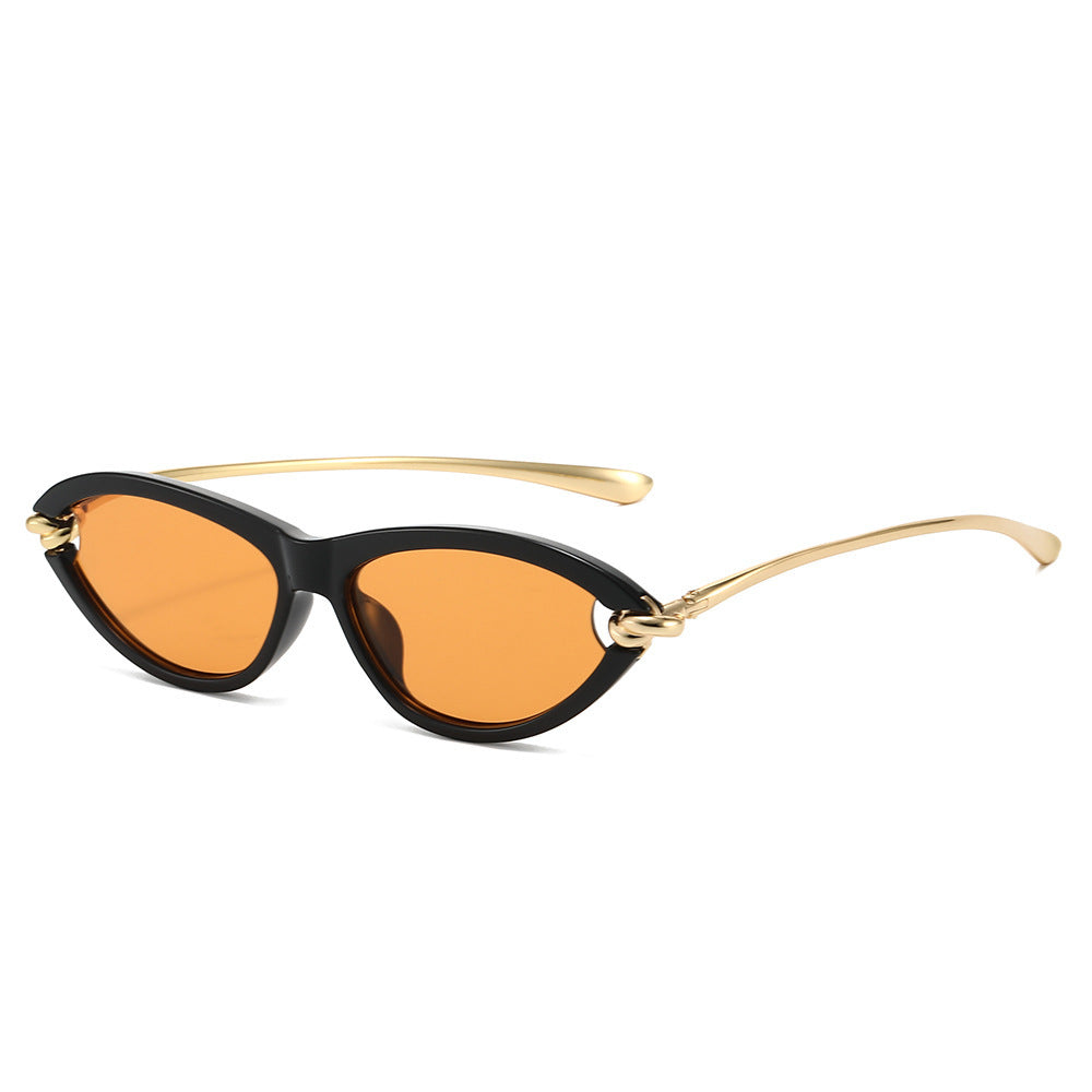 Chic Cat-Eye Sunglasses with Gold Accents Bowlift