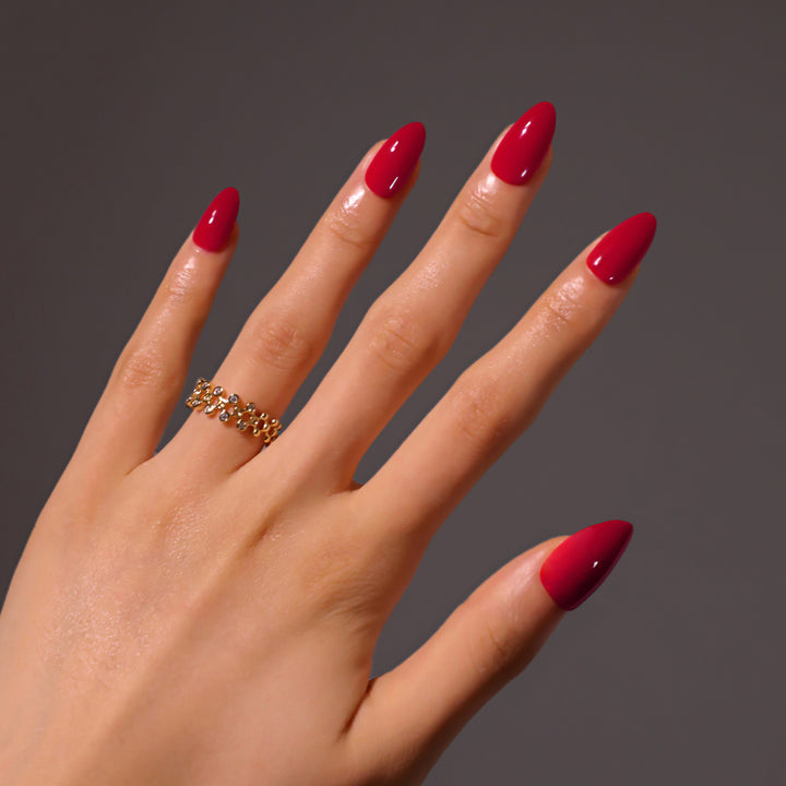 Artificial press-on nails in an elegant oval design Bowlift
