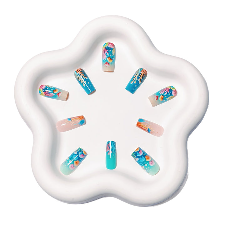Art nails with filigree underwater motif Bowlift