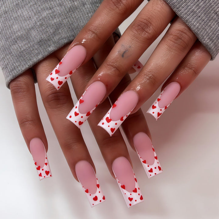 Artificial nails with heart design Bowlift