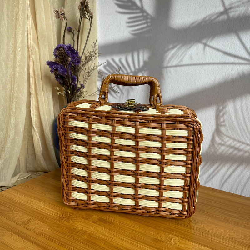 Ladies elegant and stylish cosmetic case Bowlift