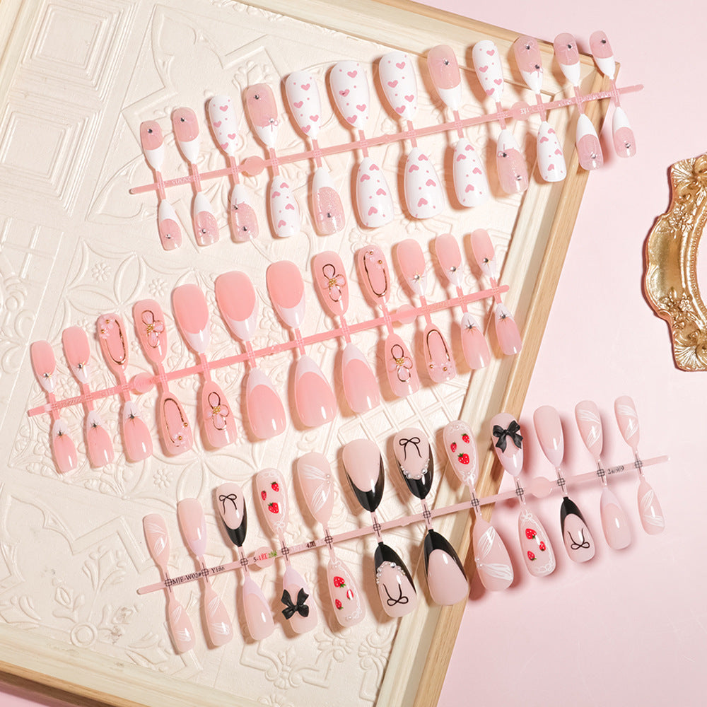 Elegant Floral Accent Press-On Nail Set Bowlift
